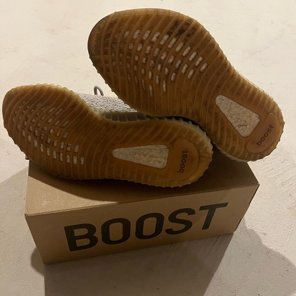 Adidas Yeezy Sesame - Picture 2 of 4